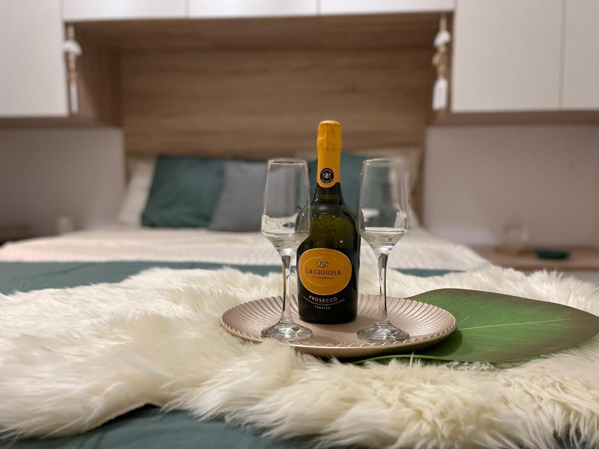Rose Luxury Apartment Palace Букурещ Екстериор снимка